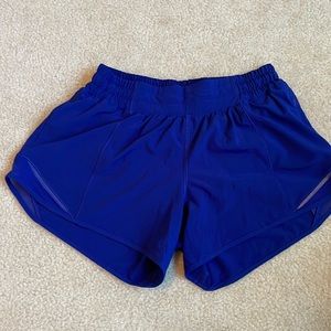 Lululemon Hotty hot 4 inch short. Size 6